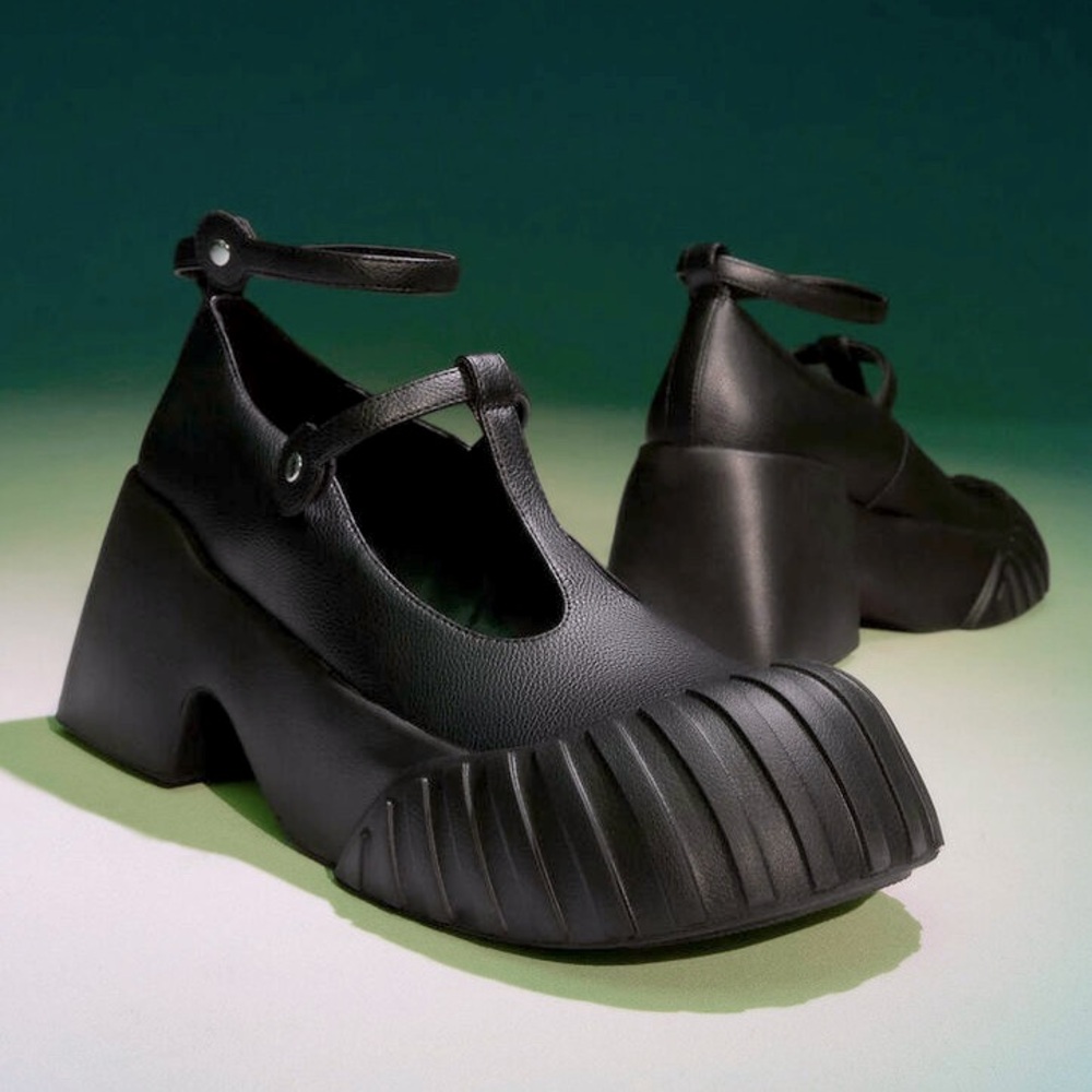 Charles & Keith Adrian Chunky Sole Mary Janes Black Size 6